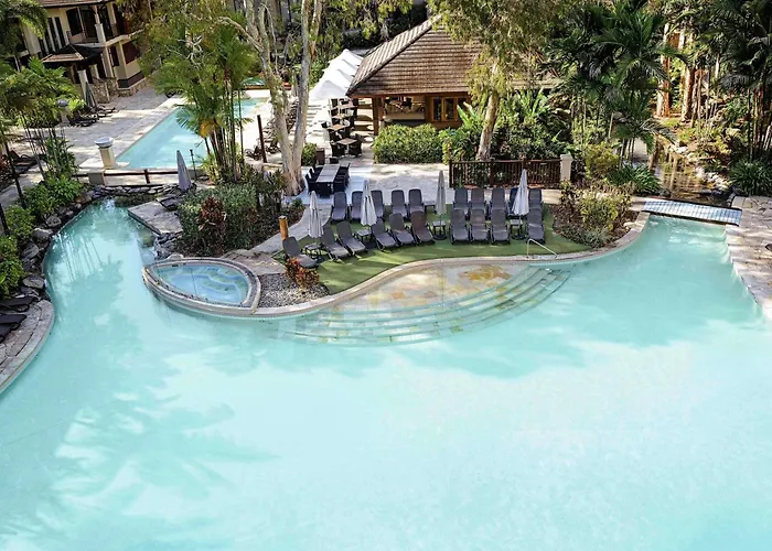 Pullman Palm Cove Sea Temple Resort & Spa